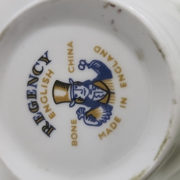 Vintage REGENCY English Bone China Christmas Rose Teacup and Saucer. 1950 - Picture 5 of 8